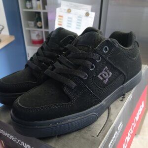 DC Kids size 2 1/2 *BRAND NEW*